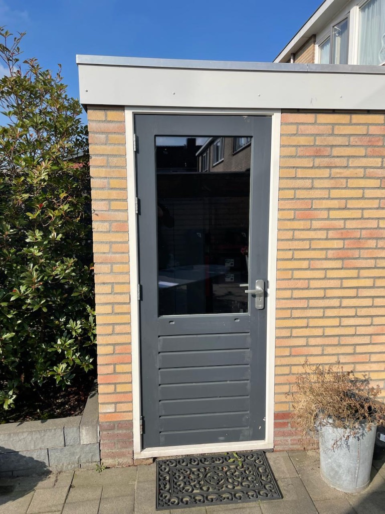 Nieuwe buitendeur met bovenlicht