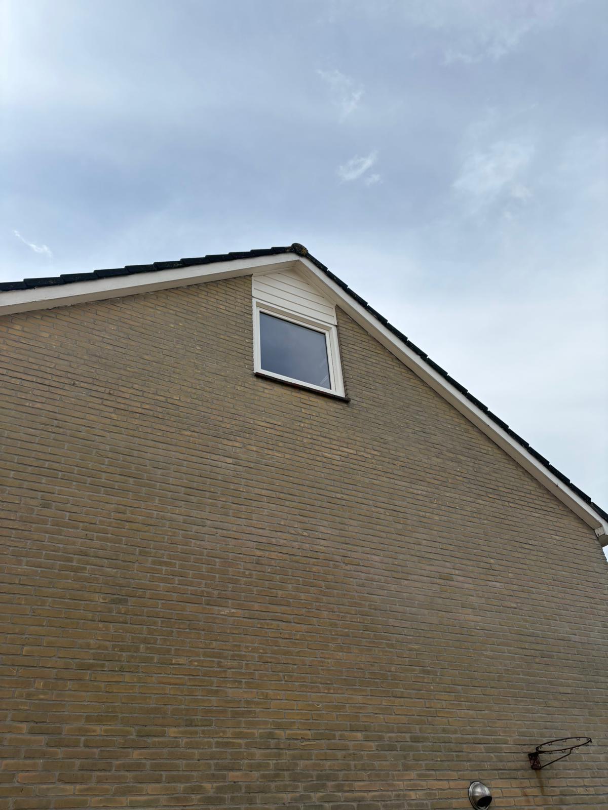 Afgewerkte zijgevel en dakrand
