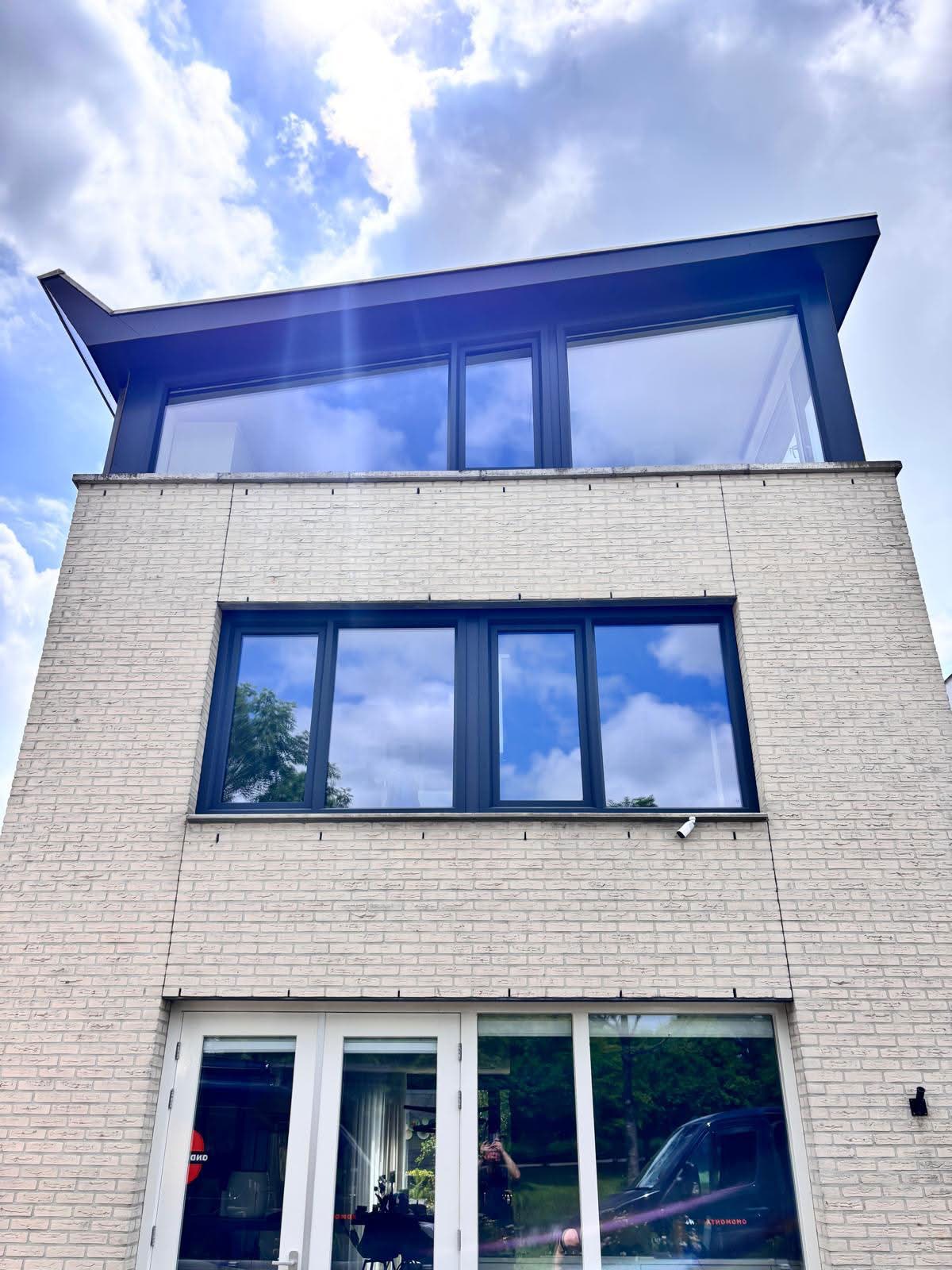 Gevelafwerking rondom nieuwe kozijnen